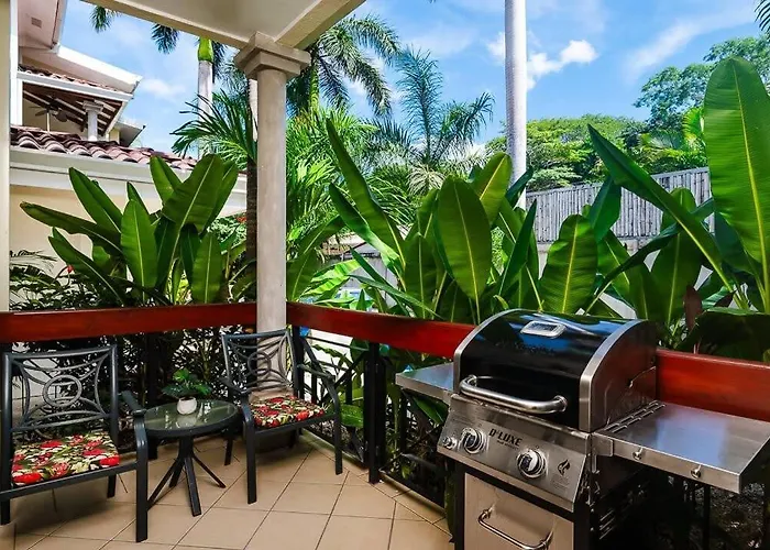 Trendy Renovated With Private Patio, Shared Pool & Jacuzzi Near The * Potrero (Guanacaste)