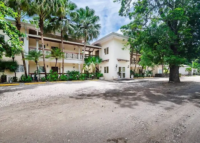 Trendy Renovated With Private Patio, Shared Pool & Jacuzzi Near The * Potrero (Guanacaste)