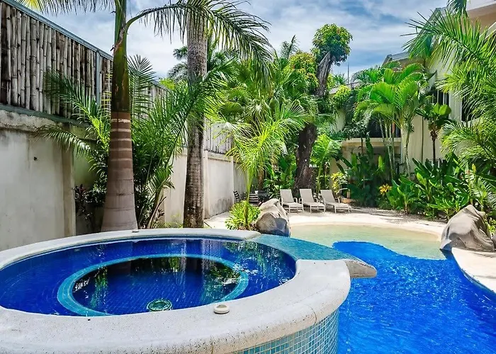Apartamento Trendy Renovated With Private Patio, Shared Pool & Jacuzzi Near The