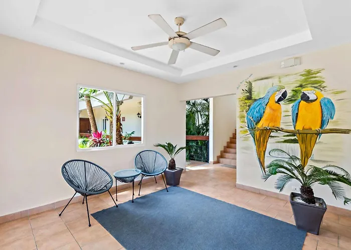 Trendy Renovated With Private Patio, Shared Pool & Jacuzzi Near The *