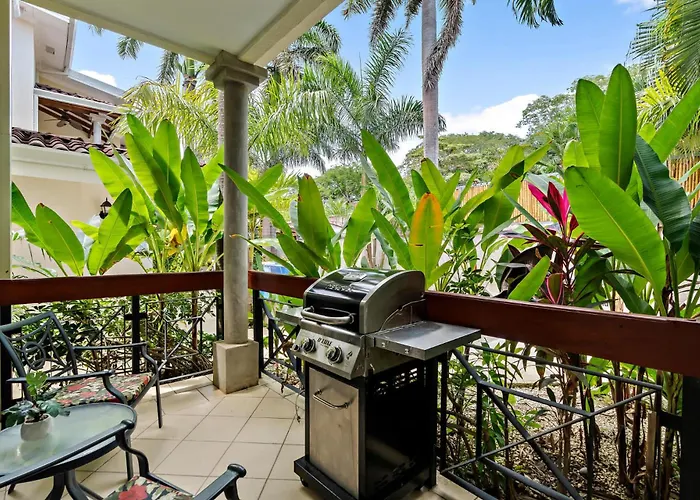 Trendy Renovated With Private Patio, Shared Pool & Jacuzzi Near The Apartamento